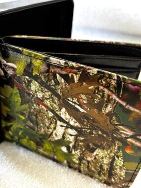 Buckle Down brand 'Hunting Camo' bi-fold new men's wallet